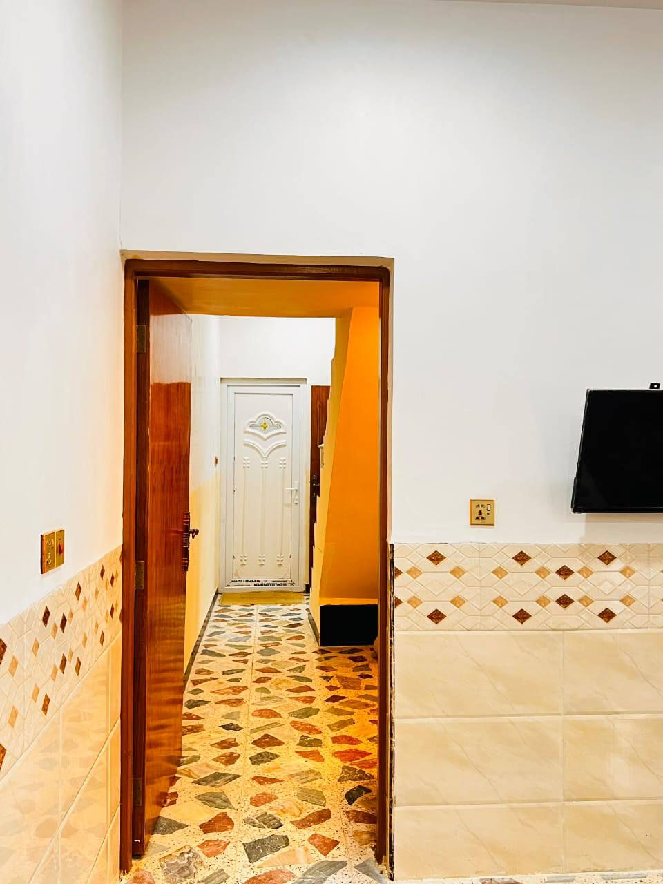 🔹 للبيع: بيت طابو زراعي 🔹
📍 الموقع: حي ميسان – قرب سكله الكرعاوي / شارع الزوّار
🏠 المساحة: 120 متر (6 × 20)
🛏️ يتكوّن من: غرفة + صالة + مطبخ + استقبال
🪑 البيع شامل الأثاث بالكامل
💰 السعر: 68 مليون دينار
❗ السعر نهائي وغير قابل للتفاوض
📞 للتواصل: ***********
