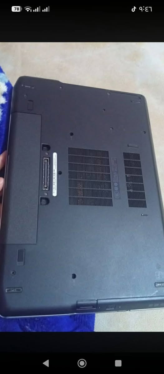 لابتوب للبيع.     مواصفات👇
كور i7 جيل 2 
شاشه حجم15.6
شاحنه الاصليه 32واط كيبورد RGB اناره عربي انكليزي ليزري وليس ستيكر 
متوفره بيه جميع المنافذ بدون استثناء و سيدي أيضاً موجود بيه 💻 Dell Latitude E6520 

⚙️ المواصفات:
 • معالج Intel Core i7 – الجيل الثاني (MQ)
 • رام 6GB DDR3
 • هارد 320GB HDD
 • كارت شاشة داخلي Intel HD Graphics 3000 (2GB)
 • كارت شاشة خارجي NVIDIA NVS 4200M (512MB)
 • شاشة 15.6 إنج FHD – حجم كبير ووضوح ممتاز
 • كيبورد كامل عربي / إنكليزي

🔌 منافذ نادرة وكاملةحقيقية):
USB 2.0 متعدد
USB / eSATA
HDMI + VGA
Ethernet (RJ-45)
قارئ كارت SD (6 in 1)
FireWire (IEEE 1394)
ExpressCard
Smart Card Reader
Docking Connector
AUX 3.5
DVD
لابتوب نضافه 95/100
يجي وياه ملحقات
1/ماوس RGB
2/ماوس باد 
3/جنطه 
السعر(130))العنوان ميسان حي الشهداء بلخدمي مال جسر المجر الكعبي, ميسان


**إذا كنت صاحب هذا الإعلان وتريد حذفه لأي سبب، رجاءا أرسل رسالة إلى الدعم الفني**