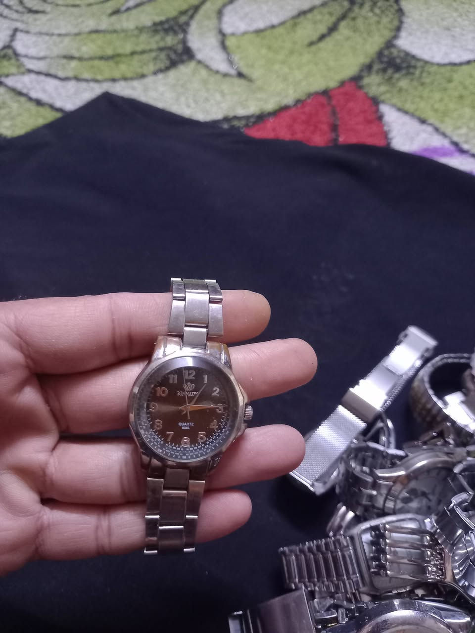 مجموعت ساعات للبيع شلعه وحده المهتم يتصل مكاني بغداد ***********
