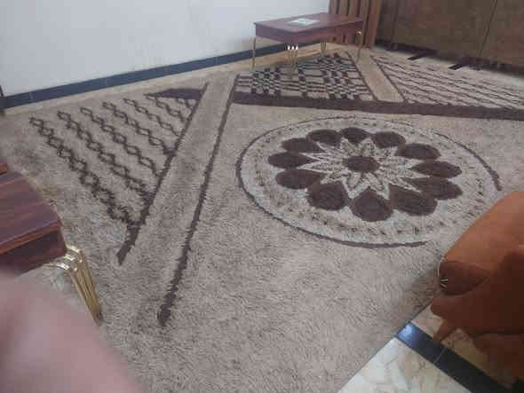 السلام عليكم زوليه للبيع القياس 3 في 4 نظيفه جدا واكو وحدهه تشبهها اثنين في ثلاثه العنوان حي جهاد قرب جامع محمد رسول الله للاستفسار *********** السعر الاثنين 150
