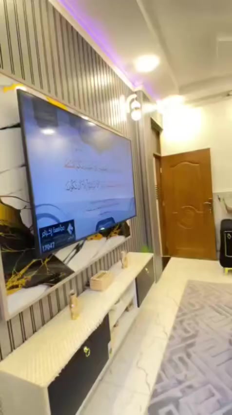 بيت مساحته 100متر طابو ملك صرف بضهر الشارع التجاري بفرع 5غرف مطبخ صحيات طابق الاول وصحيات طابق ثاني مطبخ صاله ومنور وكراج صغير بناء حديث و التفاصيل بالفديو
***********
***********
