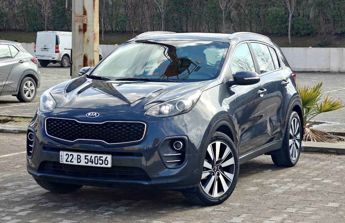 كيا سبورتاج 2018 خليجيه 
ماشيه 95الف كيلو 
بانوراما 
كشنات جلد 
كاميره 
ويل كب وطخم تايرات جدد
رقم اربيل وسنويه جديده لحد 2029
مكفوله من الصبغ والتعديل والتبديل 
بيه رصعه بالباب ومامصلحه تتعدل على بارد 
سياره نضيفه كلش وادمه كامل مسويلها 
كير ومحرك ممفتوح كلشي بشرط بيها 
سبير منازل 
العنوان اربيل 
***********
*********** أربيل, العراق
