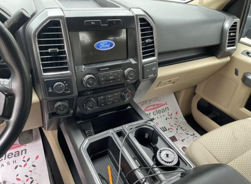 ✨🚘 للبيع – Ford F-150 | 2017 🚘✨
سيارة بحالة ممتازة، استعمال شخصي، جاهزة للاستخدام بدون أي مصاريف.

⸻

📌 المعلومات الأساسية:
🔹 اللوحة: سليمانية – الدولي الجديد (حمل)
🔹 المحرك: 5.0 V8
🔹 ناقل الحركة: أوتوماتيك (كير تعليق)
🔹 المسافة: 110,000 كم
🔹 المنشأ: خليجي
🔹 الحالة: نضيفة جداً – بدون حوادث

⚠️ ملاحظة أمانة:
🔸 PDR خفيف بباب السائق فقط (بحجم شبر)

⸻

⛽✨ منظومة غاز إيطالي أصلي:
✔️ تانكي 100 لتر
✔️ تمشي تقريباً 520 كم بالتفويلة
✔️ قيمة المنظومة 1000$

⸻

🌟 المواصفات والتجهيزات:
🖥️ شاشة متعددة + Apple CarPlay
📷 كاميرا خلفية + حساسات
🛞 دفع رباعي 4×4
🔥 تدفئة كراسي أمامية
🪞 تدفئة مرايا + مرايا ليلية
🎛️ تحكم بسحب المقطورة
⚡ بنزين وبريك كهرباء
💺 كراسي كهرباء
❄️☀️ تبريد حار / بارد (قطعتين)
💡 إنارة LED داخلية وخارجية
🔦 بروجكترات LED
🔊 نظام صوت عالي الجودة
🔑 تشغيل عن بعد بالمفتاح
🗝️ عدد 2 مفتاح
🧭 دشبورد صفر – بدون أي أعطال

⸻

🛻 التصميم المرغوب:
📐 باب طويل / بدي قصير
🧰 سبير + جميع أغراضه كاملة

📄 السنوية: سارية لغاية 2029
🧪 الهزة والفحص: لغاية 02 / 2027

⸻

💰 السعر المطلوب: 215 ورقة
🤝 قابل للتفاوض للجاد فقط

📍 الموقع: المنصور – حي دراغ
📞 التواصل: *********** أو خاص
