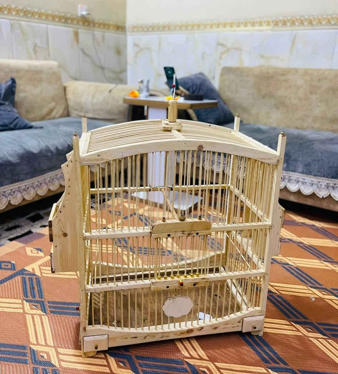 السلام عليكم ورحمة الله وبركاته اقفاص ديكورات وأنواع للبيع شغل درجه اولى كل قفص وسعرة شوف القفص ليعجبك وراسلني وتدلل مكان بغداد ام الكبر الغزلان ***********

