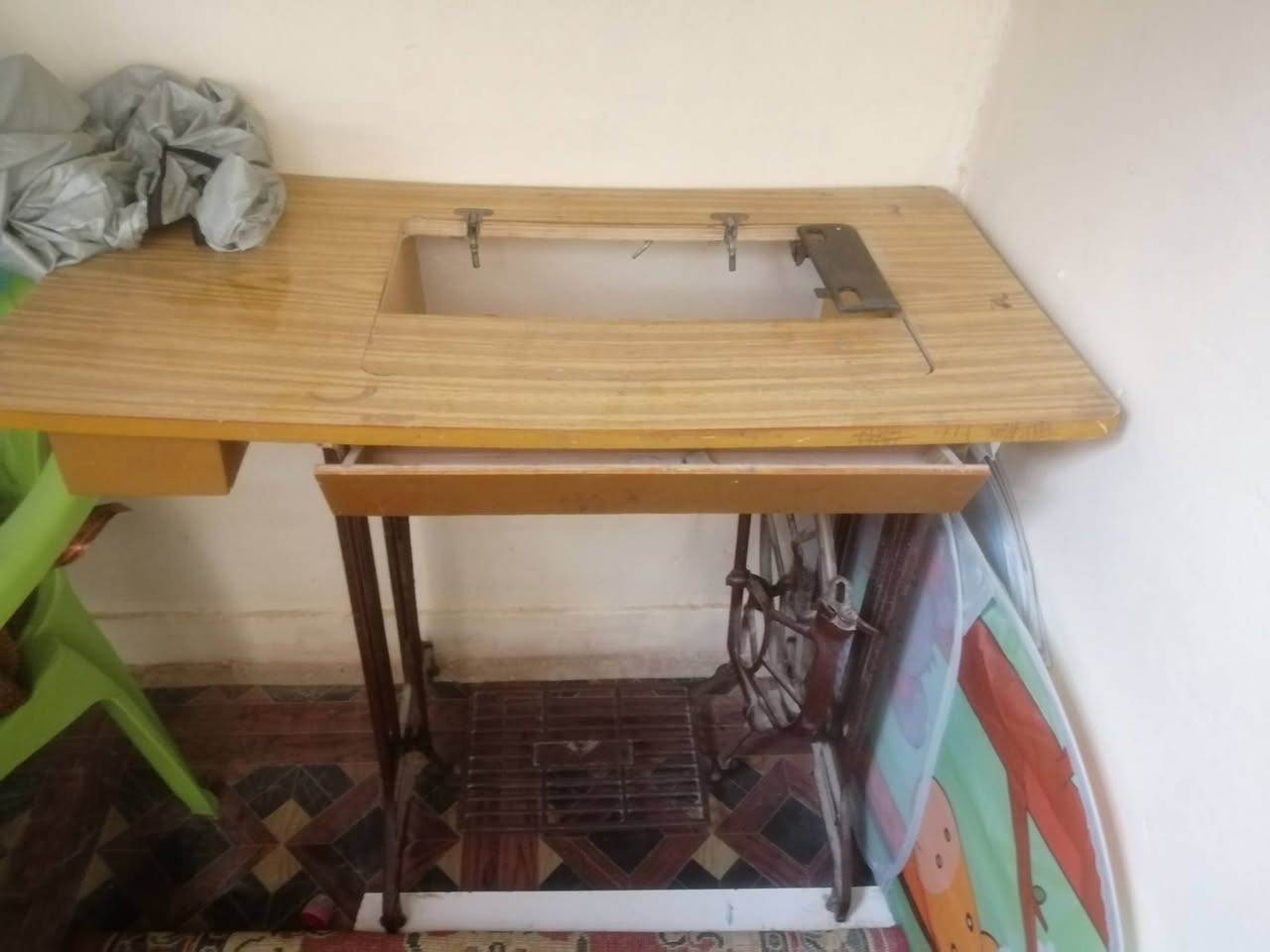 السعر ٦٥ الف مكاني ديوانيه مقابل المعهد ***********
