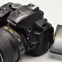 نيكون 5300d • عدسة 18-55 • بطارية تدوم