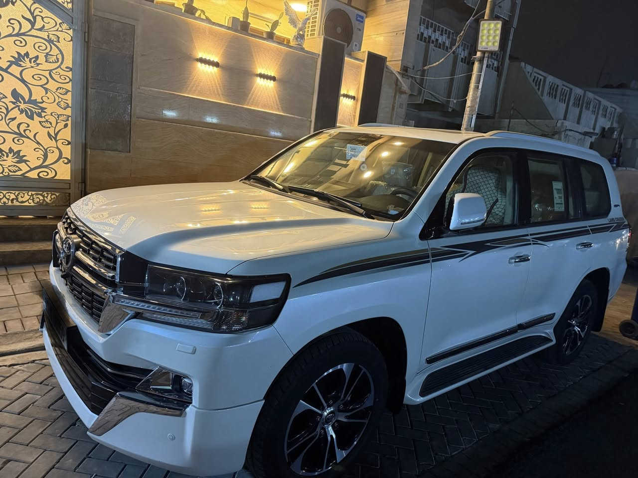 السلام عليكم لاندكروز 2021 بريم اصلي مكفولة كفالة عامة السعر 6 دفاتر ألاستفسار على هذا الرقم ***********
