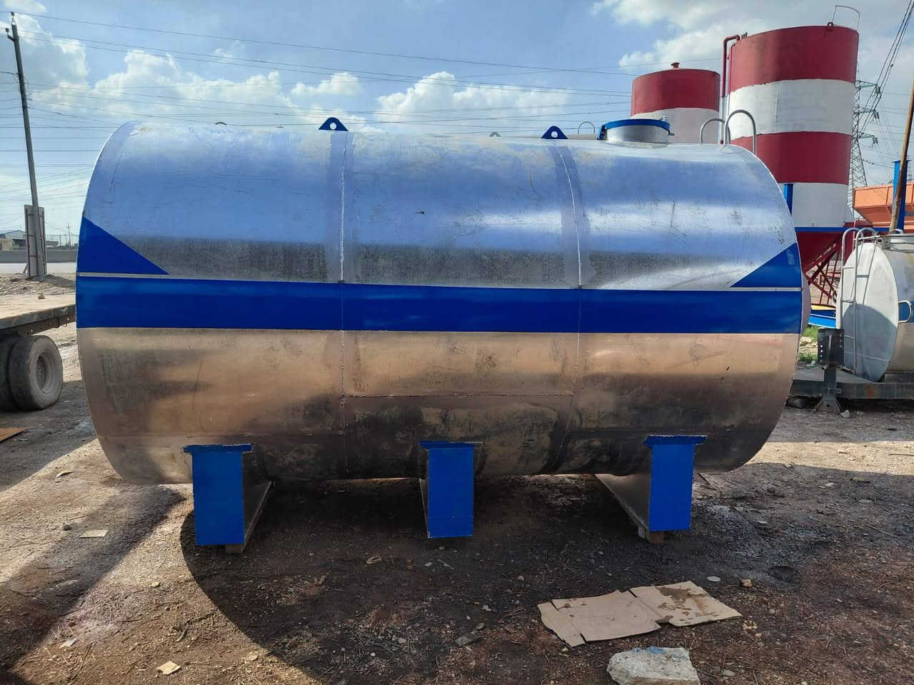 حدادة لصناعة الخزانات الماء والوقود والمقاطير الزراعية
***********
***********
