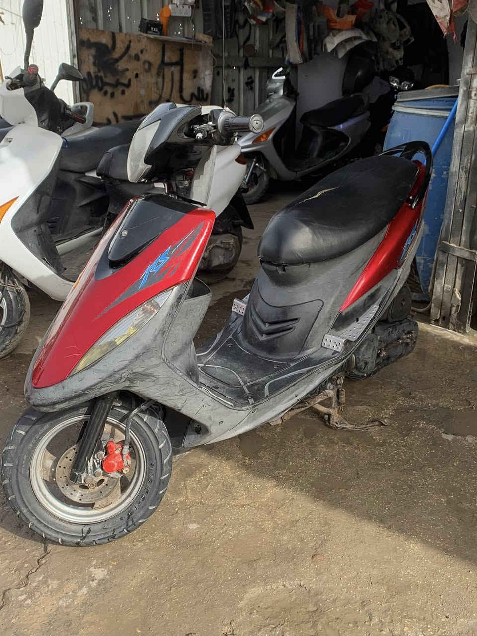 السلام عليكم عدله بلاديه بس كفر ودبل خلفي مبدل كابريته سلف كله ابلاي مكينه مكاني حله السعر ٧٥٠ وبيه مجال حك الجيه ***********
