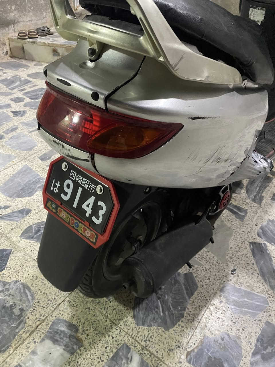 السلام عليكم دراجه فرشه للبيع دراجه خير من الله الله شاهد ما فديوم وكفتني بشارع بس نقصه باتري وشويه ترتيب  السعر ٣٠٠وبيه مجال حك الجيه للاستفسار ***********
