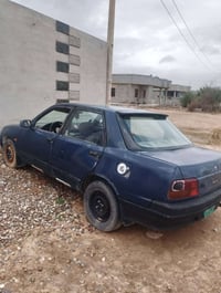 سياره سنويه واجهه بيها رقم اخضر يعوزها باتري وشغاله البيع ب8اوراق وبيه...