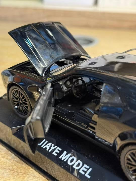سيارة دودج تشالنجر هيلكات (Dodge Challenger Hellcat) من شركة JIAYE MODEL، وتأتي بمقياس 1:32.المميزات: تتميز بهيكل معدني (Die-cast) مع إطارات مطاطية، وتتضمن مؤثرات صوتية وضوئية عند فتح الأبواب.الوظيفة: تحتوي على آلية "السحب للخلف" (Pull-back) لتتحرك السيارة للأمام تلقائياً عند سحبها للوراء وإفلاته


**إذا كنت صاحب هذا الإعلان وتريد حذفه لأي سبب، رجاءا أرسل رسالة إلى الدعم الفني**