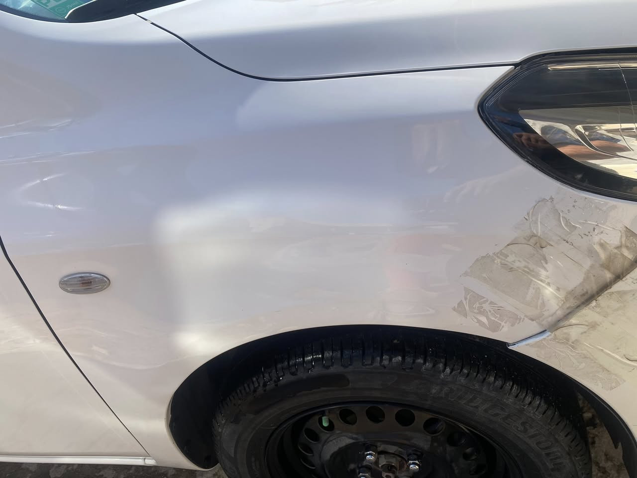 نيسان صني هندي طخه صغيره بل مدكر الامامي اما الباقي مكفول بأسم شركه ماشيه ٣٨ رايده ١٢٧ وبيه مجال بسيط للشراي
***********
