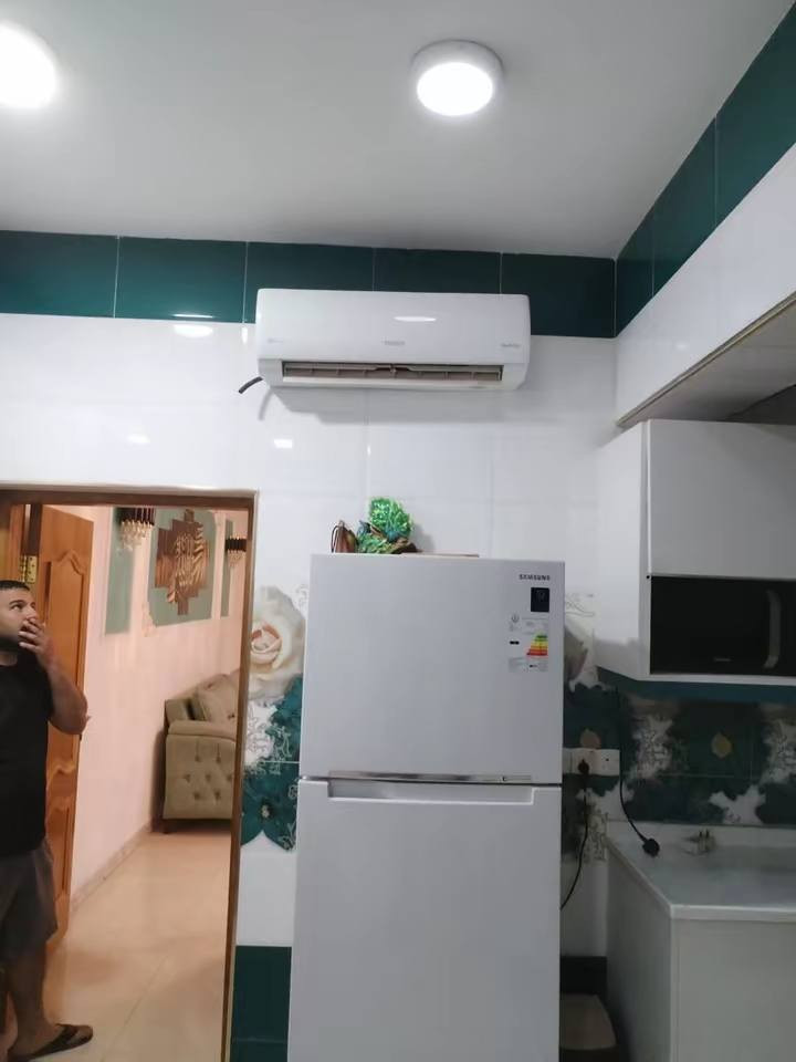 علي العجيلي *********** داخل البيت
