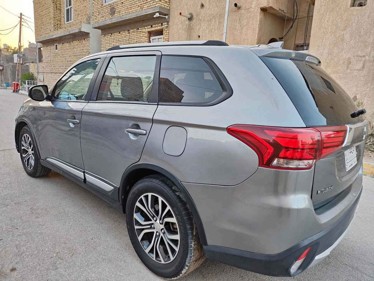 مستبوشي اوتلاندر 2018  مكفوله من كلشي بس ضربه بل بنيد ومصلحه بارد 7 راكب ماشيه 90ك السياره جديده وجاهزه من كلشي محرك كير حداده تايرات تبريد ايشي ما ناقصه مداور مباشر بيع مستعجل
رقم انكليزي ب اسمي السعر 145وبيه مجال رقم ذي قار
***********
