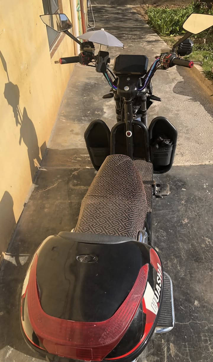 دراجه شحن للبيع تجي 6 باتري سرعه 60 موديل 24 ستخدام قليل لسعر 700 وبي مجال مكاني القائم رقمي  ‭0781 880 5757‬
