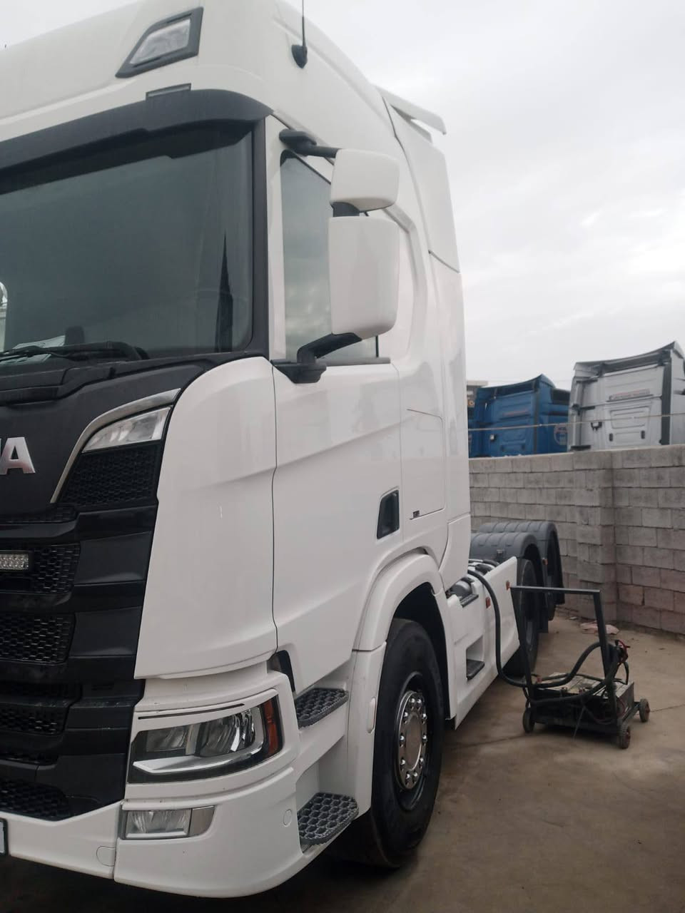 Scania R500
موديل ; 2018
گير :  اوتوماتیک 
مواصفات : تبريد ، ريتاردر, كاميرا ، حساس،،سوبا   قفل أكسل ,
لاستفسار ‏‪***********‬‏
