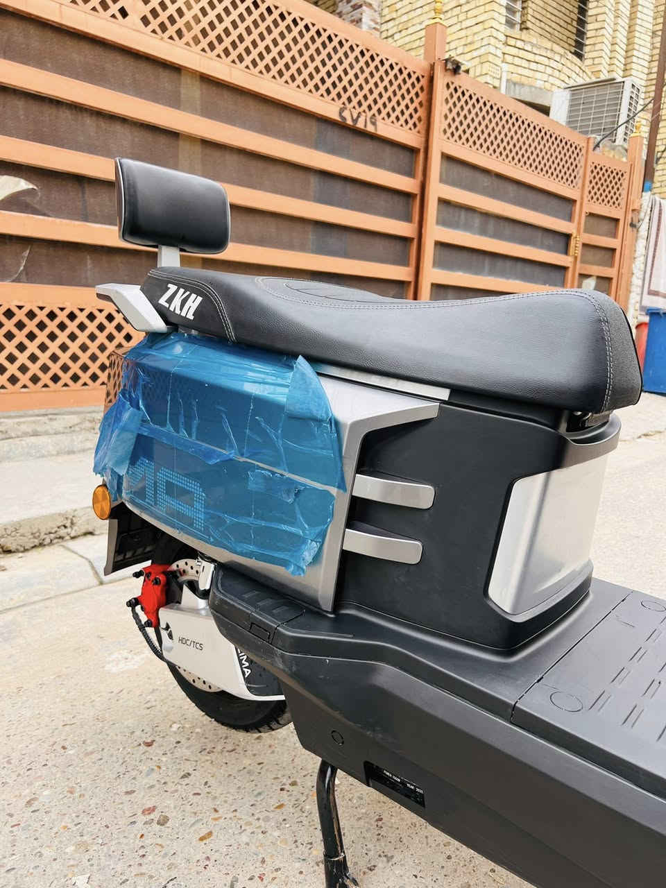 سلام عليكم ورحمه الله وبركاته
دراجه شحن نوع ليما 2026 
ملف 2000 بطاريات 6 كبار مسطره 
سرع 3 السرعه الحقيقه 85 
ضد المي وتر بروف بصمتين سويجين  السعر 900وبيه مجال  مكاني بغداد الزعفرانيه 
***********
