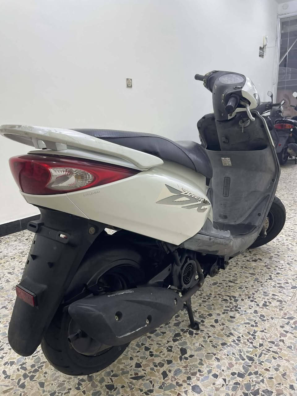 السلام عليكم

متوفر الان لدى معرض شمس الكريعات 

بريز لايت جوه كابريتر لون ابيض  الدراجه كفاله عامه كفر ومكينه

العنوان / بغداد / الكريعات / القصور / مجاور أفران جبار سبع

للتواصل /***********
