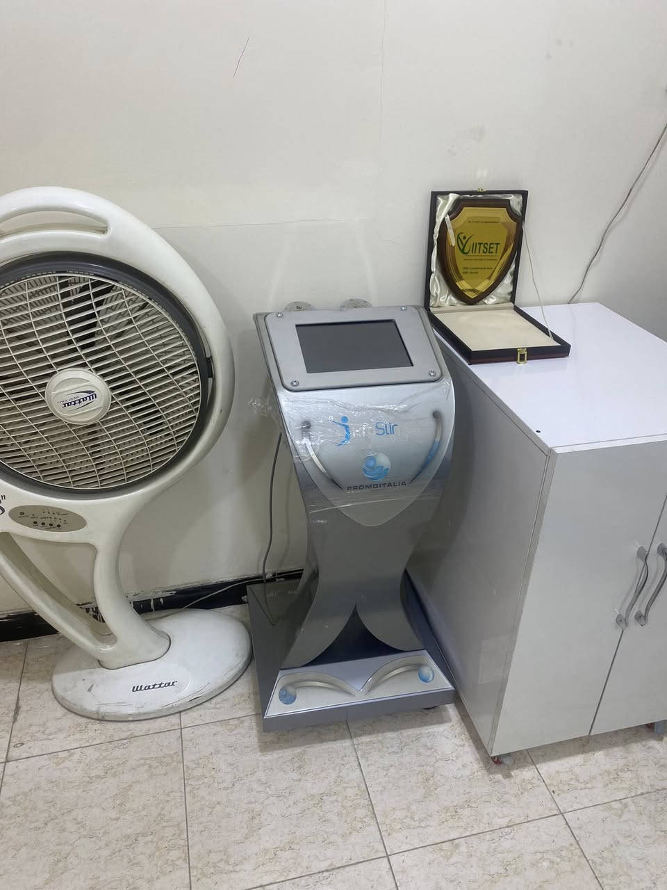 السلام عليكم اجهزه تجميل جلديه وجراحه تجميليه برومو ايطالي اصل المنشأ شركه الام ميلان ايطاليا اجهزه استعمال قليل جدا جانن بمركز فايف ستار للبيع والتفاصيل على هذا الرقم ***********
