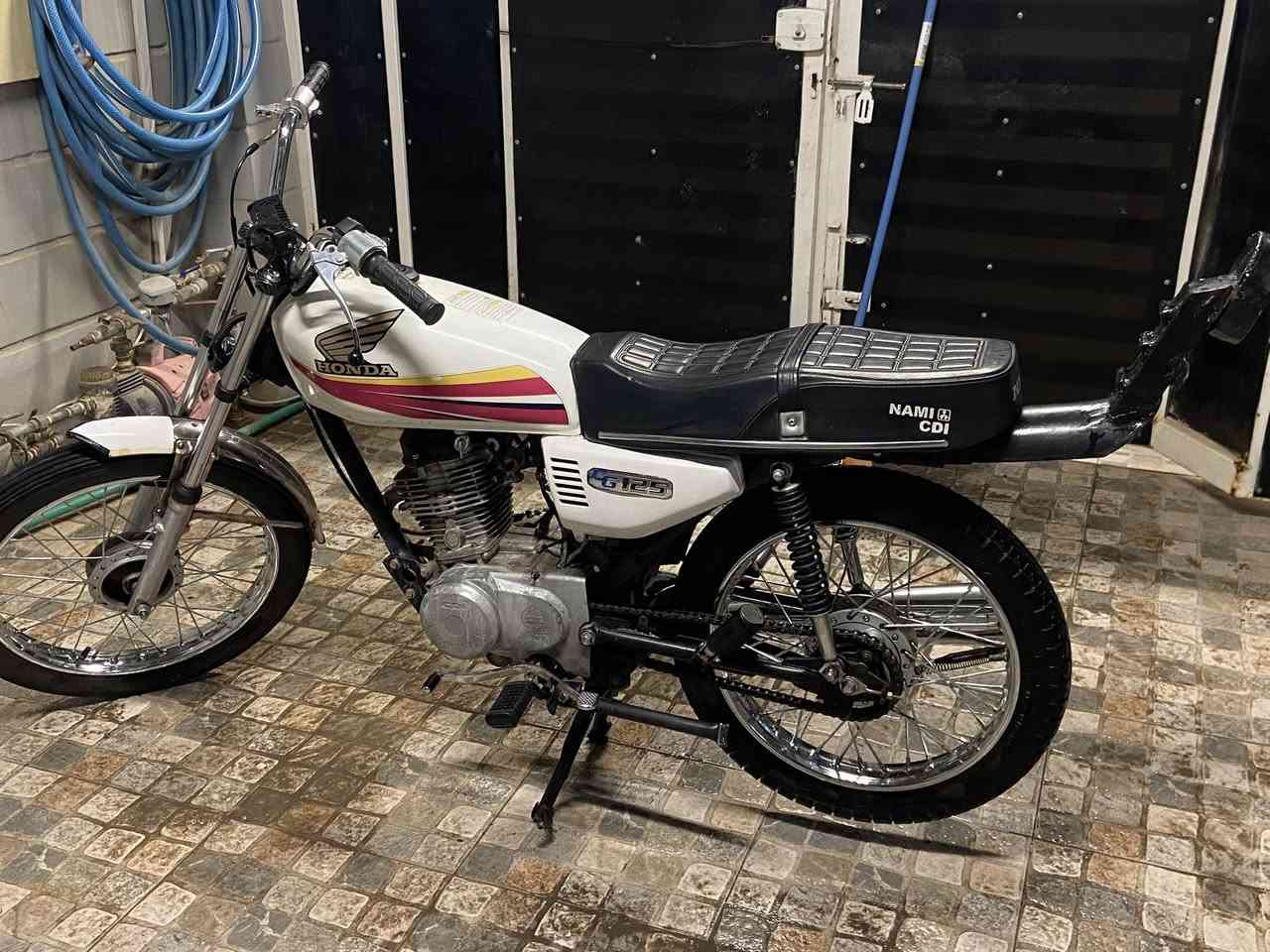 دراجه رياضية موديل 19 للبيع ب325 وبي مجال الاتصال ***********
