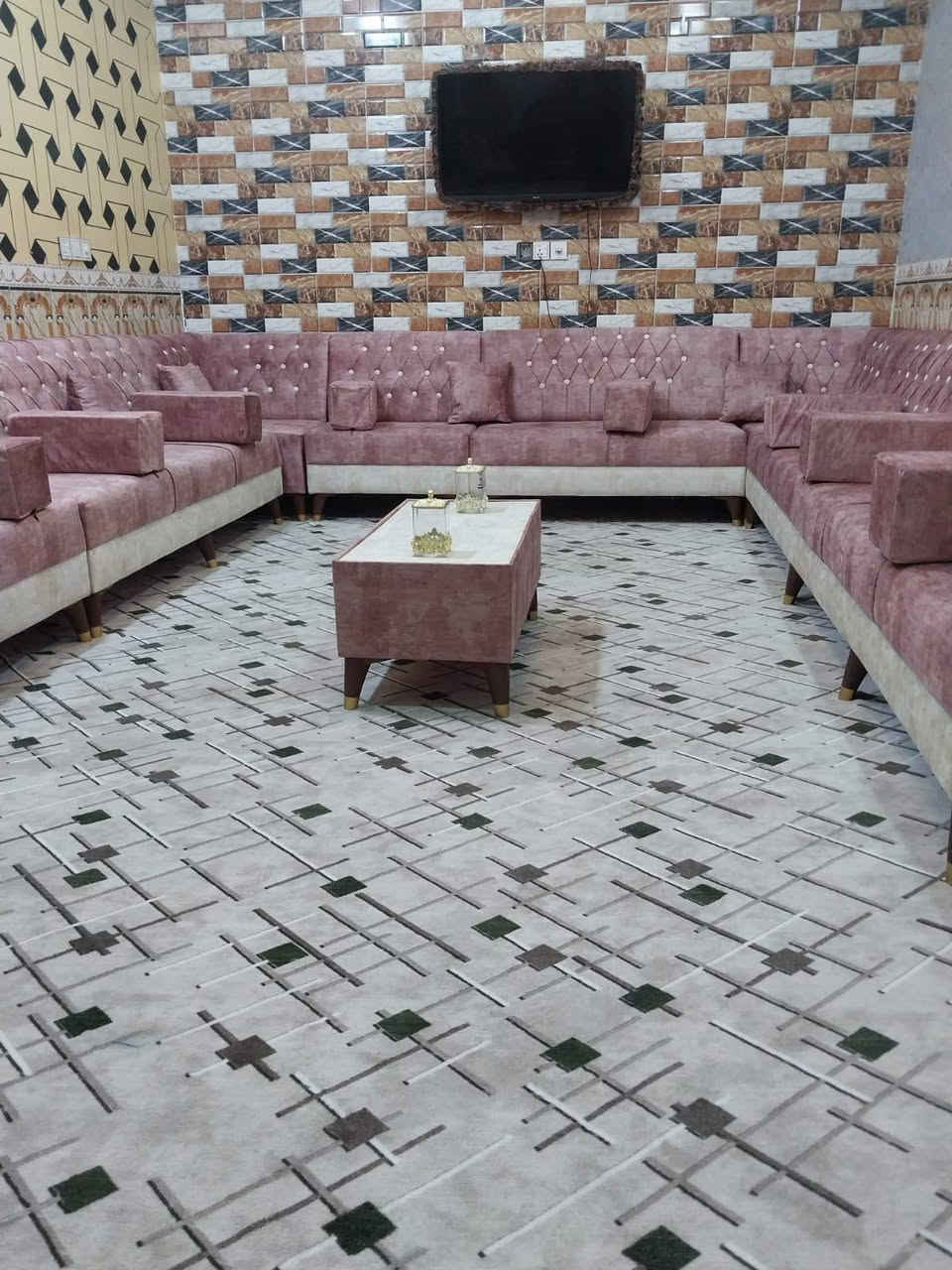 بيت للبيع المساحة 150متر 
7,5#20
بناء حديث
المكان بغداد جسر ديالى القديم قرب حسينة الزهراء 
***********
