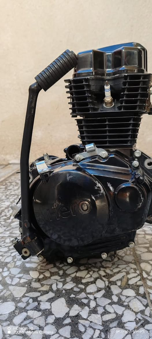 السلام عليكم مكينه هيرو مكفوله ما مفتوحه شرط شلعه ومعدل مكينه جانت مضمومه السعر 250وبيه مجال حك الجيه العنوان كربلاء حي الفارس 
الرقم ***********
