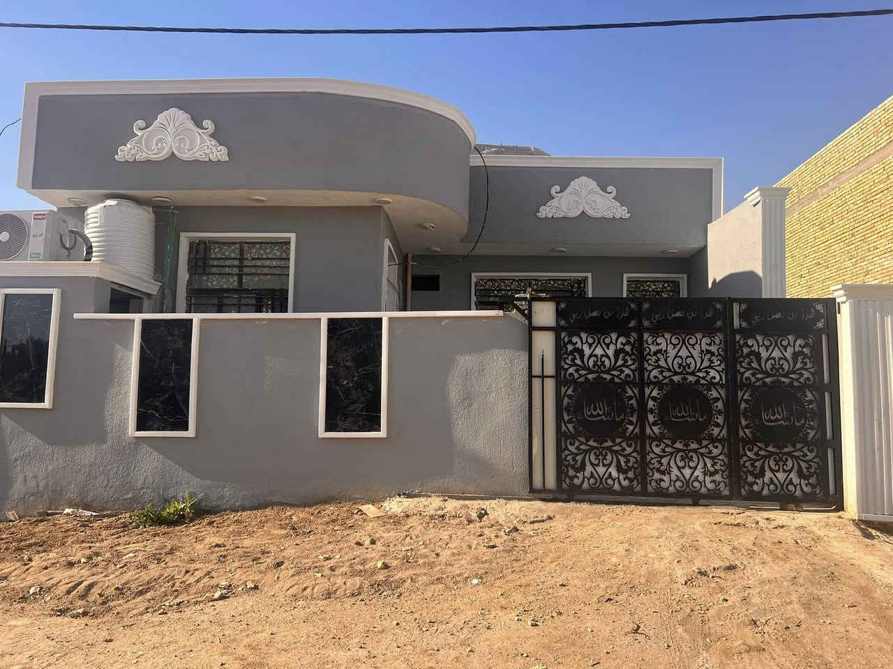 نموذج رقم 12 للبيع للبيع 

يتوفر لدى دلالية أبو فاضل السعيدي
بيت مساحتة 200م 
غرفتين نوم +صاله +مجمع صحيات +مطبخ +استقبال+طارمة 
بناء طابوك بالكامل 
معروض بسعر 70 وبيه مجال

📍حي الحكيم شارع الوائلية على الشارع الصب
كافه الخدمات كهرباء  و ماي ومجاري 

لاتصال ع الارقام التاليه 
***********////***********
