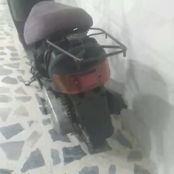 لام عليكم شباب عدي هذه البسون البيع 150وبي مجال الشراي يجي خاص  ماطور امعمر جديد مال روحه وجيه  وهذه رقمي ***********بي واتساب
