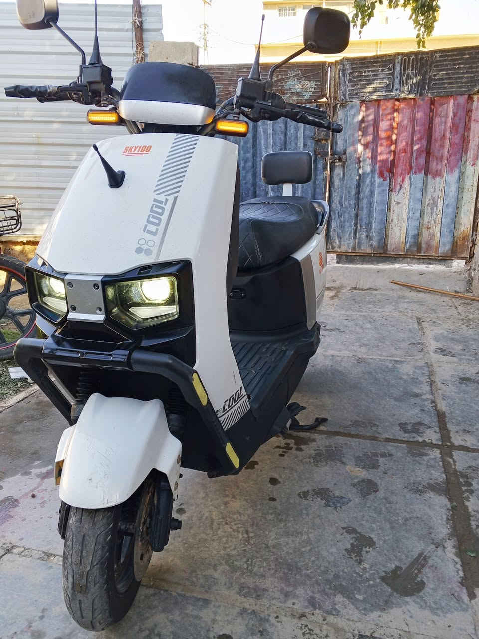 #متاح
دراجه شحن نضيفه حيل 
بطاريات 6 فول 
كامله من كلشي 
السعر ب600
الطارميه شارع الصديق قرب مدرسه الخطاب 
الهاتف ***********
