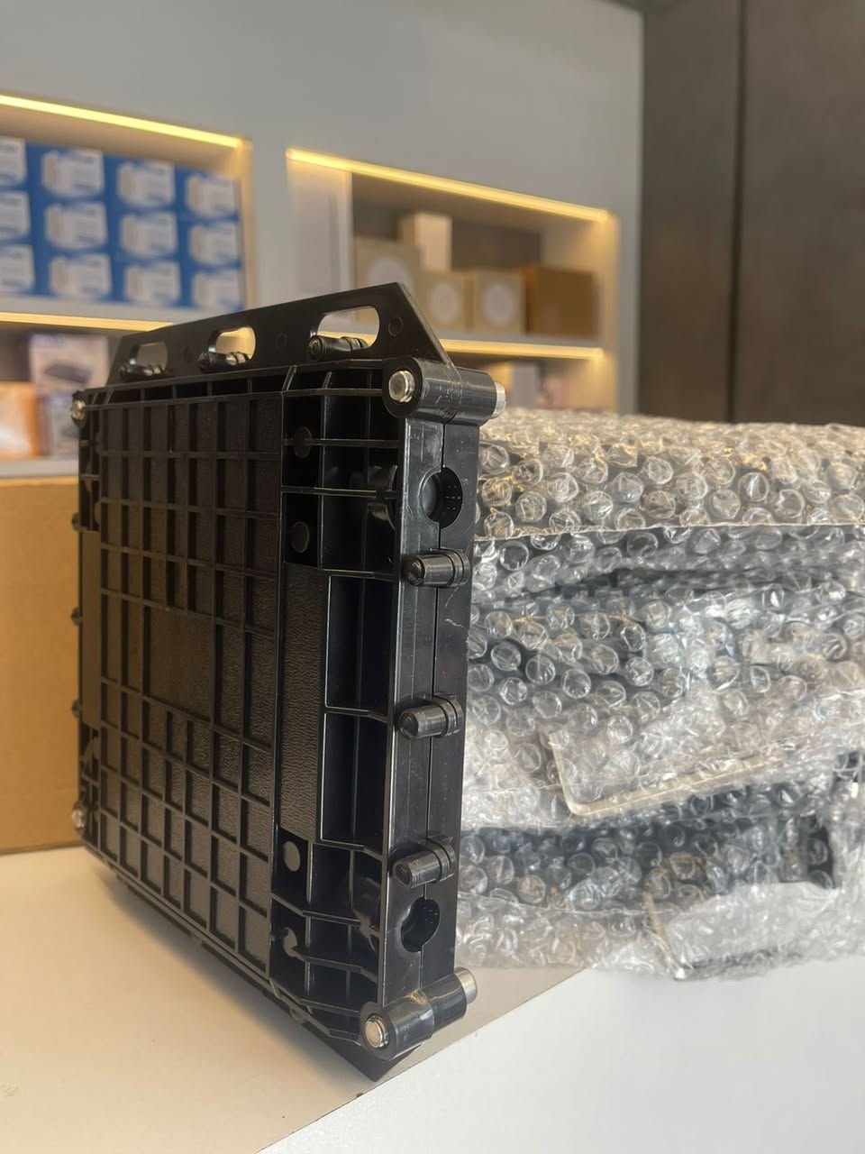 🤫📡 وصل الجديد – بوكس توزيع فايبر احترافي FTTH 📡🔥اقـــوى كوالتي بسوك عزيزي🤫😉
💥 الحل الأمثل لتنظيم وحماية شبكة الفايبر عندك
جودة عالية + تصميم عملي يخدمك بالشغل الحقيقي 💪

✨ المميزات:
▪️ هيكل قوي يتحمل الظروف الخارجية
▪️ تنظيم مرتب للألياف داخل البوكس
▪️ سهل التركيب والصيانة
▪️ مناسب للمشاريع والشغل الاحترافي
▪️ حماية ممتازة للكابلات من التلف

📦 يجي كامل ويا الاكسسوارات (براغي + تثبيت + تنظيم داخلي)

🚀 مناسب للمهندسين، الفنيين، وأصحاب المشاريع
💰 سعر منافس وكميات متوفرة

📞 اتصال وواتساب: ***********
📩 تليجرام: https://t.me/mahaahmed95

🔥 تجهيز سريع + شغل مضمون 100% �
