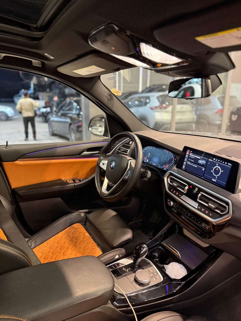 بي ام دبليو  اكس ثري X3 30i Sdrive 2024
رقم شاسی موجود فی المنشور (275) ورقه و فقط بیع ماكو هيج موديل بهيج سعر
موديل /2024
محرك / ٤ سلندر توين پاور تربو سعة لترين 2.0
العداد /30 مايل 
اللون /تيتانيوم ، داخل قرميدي و اسود 
فول مواصفات  كشن هيتر و تبريد ، اربع ابواب بصمة و صندوق كهربائي و فتح واغلاق بالقدم kick sensor , لايتات ليد BMW LED و اداپتڤ ( تتحرك بجميع الاتجاهات مع الستيرن ، سقف پانوراما ، شاشة الكترونية ، دواخل ليد انارة عدة الوان تتغير حسب الرغبة ، شاشة كبيرة ،  وحساسات امامية وخلفية ٣٦٠ درجة ، نظام التوقف الذاتي ومانع اصطدام active brake control , نظام منع الخروج عن المسار في الشارع LKA ، نظام كشف النقطة العمياء BSM ، فتح الابواب تلقائيا عند الاقتراب من السيارة و قفلها عند الابتعاد ، كشنات كهرباء جهتين و ميموري ، بريك بصمة واوتوهولد ، ثلاث وضعيات قيادة و اطفاء المحرك ذاتيا عند الوقوف ، تبريد مركزي وخلفي منفصل قطعتين ، اپل كار پلاي و خريطة المدينة في الشاشة الامامية ، شاحن موبايل وايرلس ، مواصفات اخرى كثيرة جدا
السيارة وارد امريكي ،فقط بنيد بدون دواخل نهايي و نص جاملغ خلفي صبغ

ماعدا هذا السيارة مابيها اي ملاحظة ، بدون رصعات و شخوط، بدون تعديل بارد و بدون اي ملاحظة نهائيا ، جدا جديدة مثل الزيرو ، گير ومحرك و صدر و كهربائيات بحالة الشركة كولها ، لايتات وتايرات و الويالة والجام الامامي كلشي بيها بلادي 
العنوان/ اربيل-مدینه معارض شارع 40
موبايل /*********** واتس اب فايبر أربيل, العراق
