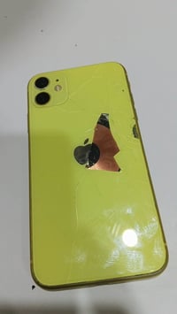 آيفون ١١ • ١٢٨ • بطارية مبدلة