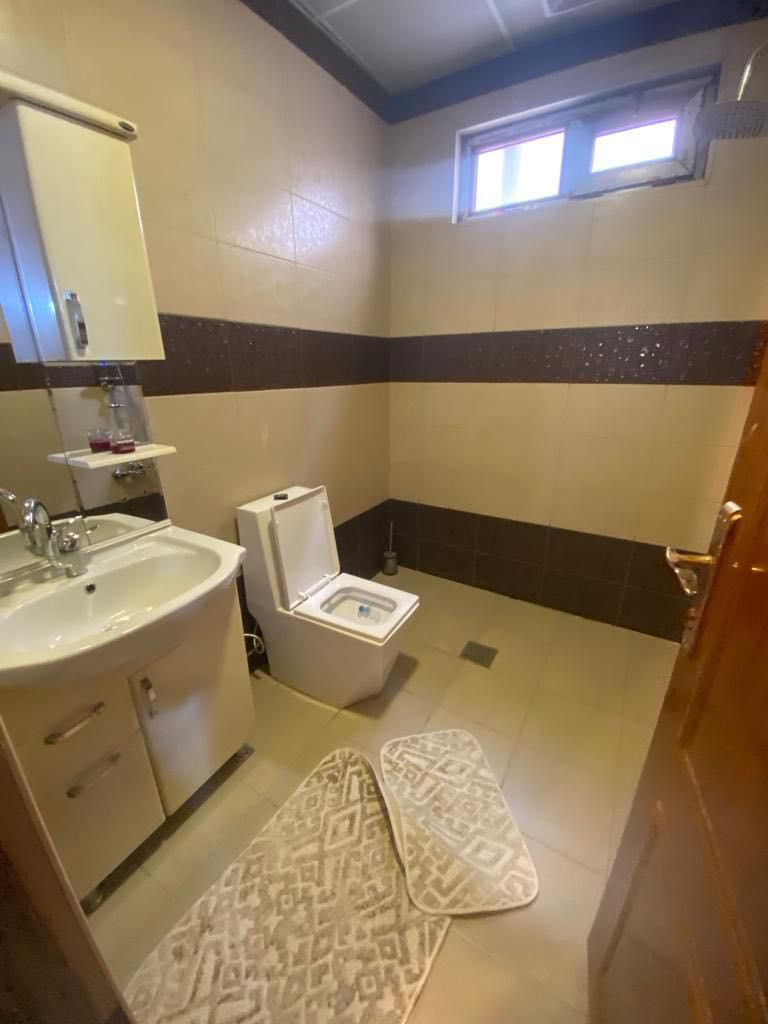 مكتب إيليا للعقار
للأيجار في السيدية
دار حديث وتجاري  
مؤثث بلكامل
مساحه 150 متر قرب شارع الخيزران شارع 20 متر رصيف 7 متر 
يحتوي على : كراج سياره ومدخلين 
استقبال ومطبخ 
غرف نوم عدد 4 
صحيات عدد 4 
مناور و بالكون 
الدار مؤثث بلكامل وجاهز للسكن 
يؤجر سكني او تجاري 
ايجاره 2500$ شهرياً 
للاستفسار اكثر 

***********
