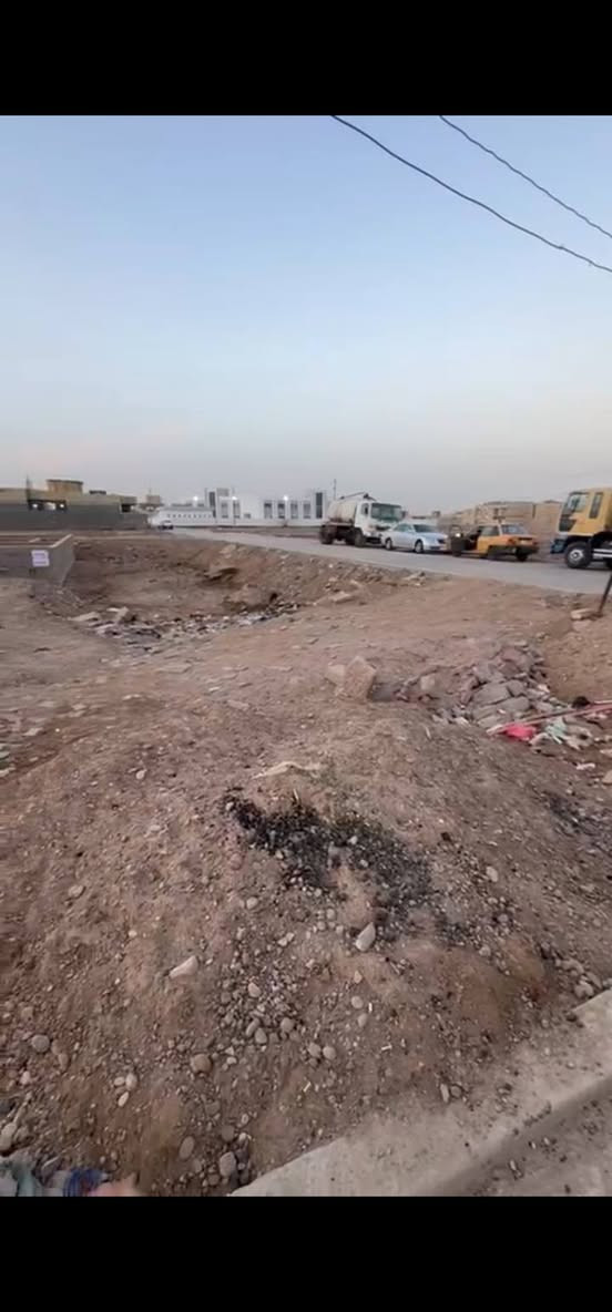 السلام عليكم قطعة ارض ركن 100متر طابو المكان حلو اومنطقه هادئه الحولي مقاطعة ال 14 حي المغرب قريب عليه المدارس شوارع تبليط اوماي مجاري. متوفر.  صاحب القطعه *********** 👉هذا رقمه اني مكلف بنشر اخوان.
