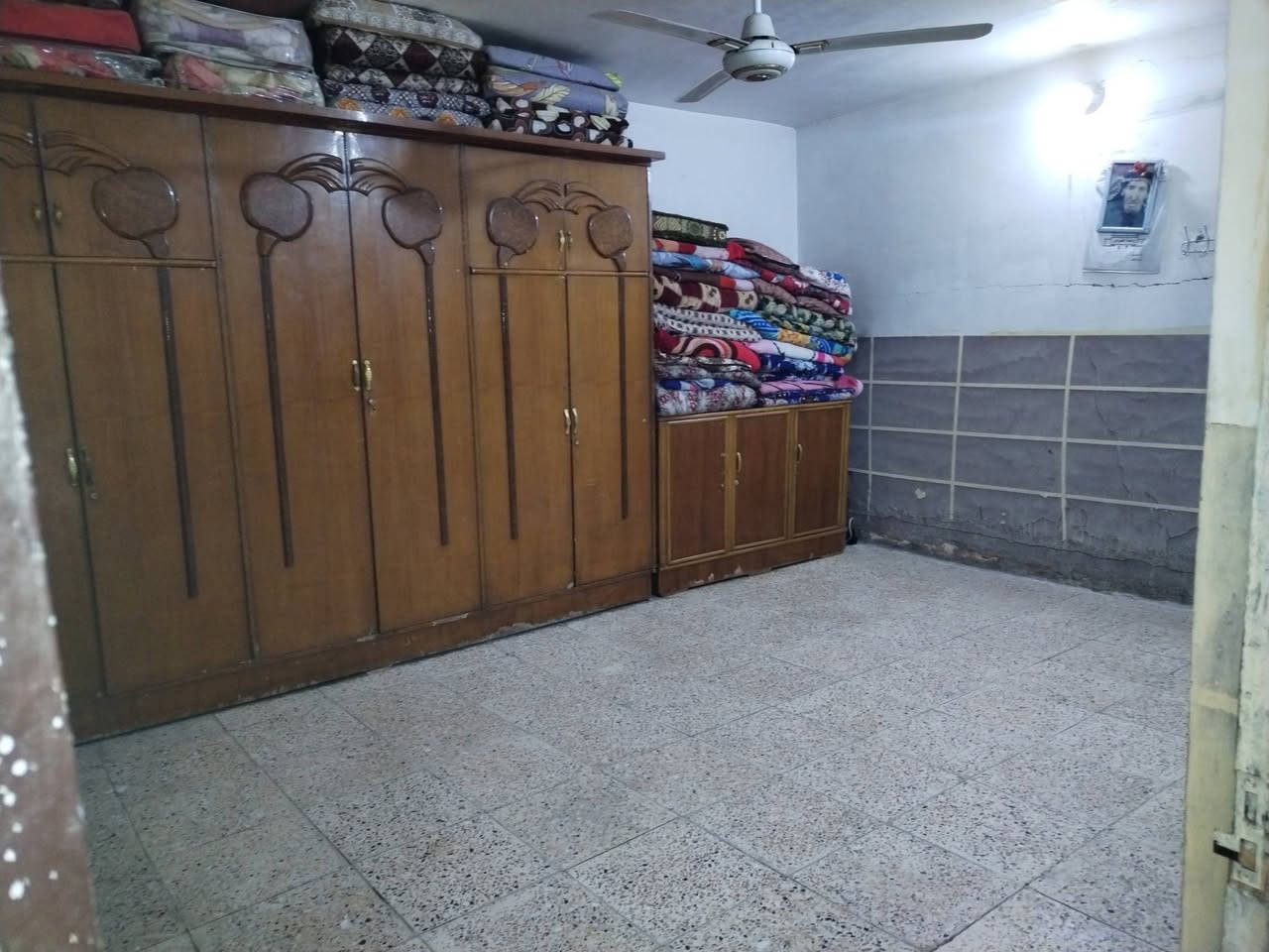 السلام عليكم  للبيع تفاصيل داخل المقطع السعر 45 وبي مجال شيء بسيط رقم تليفون ***********
