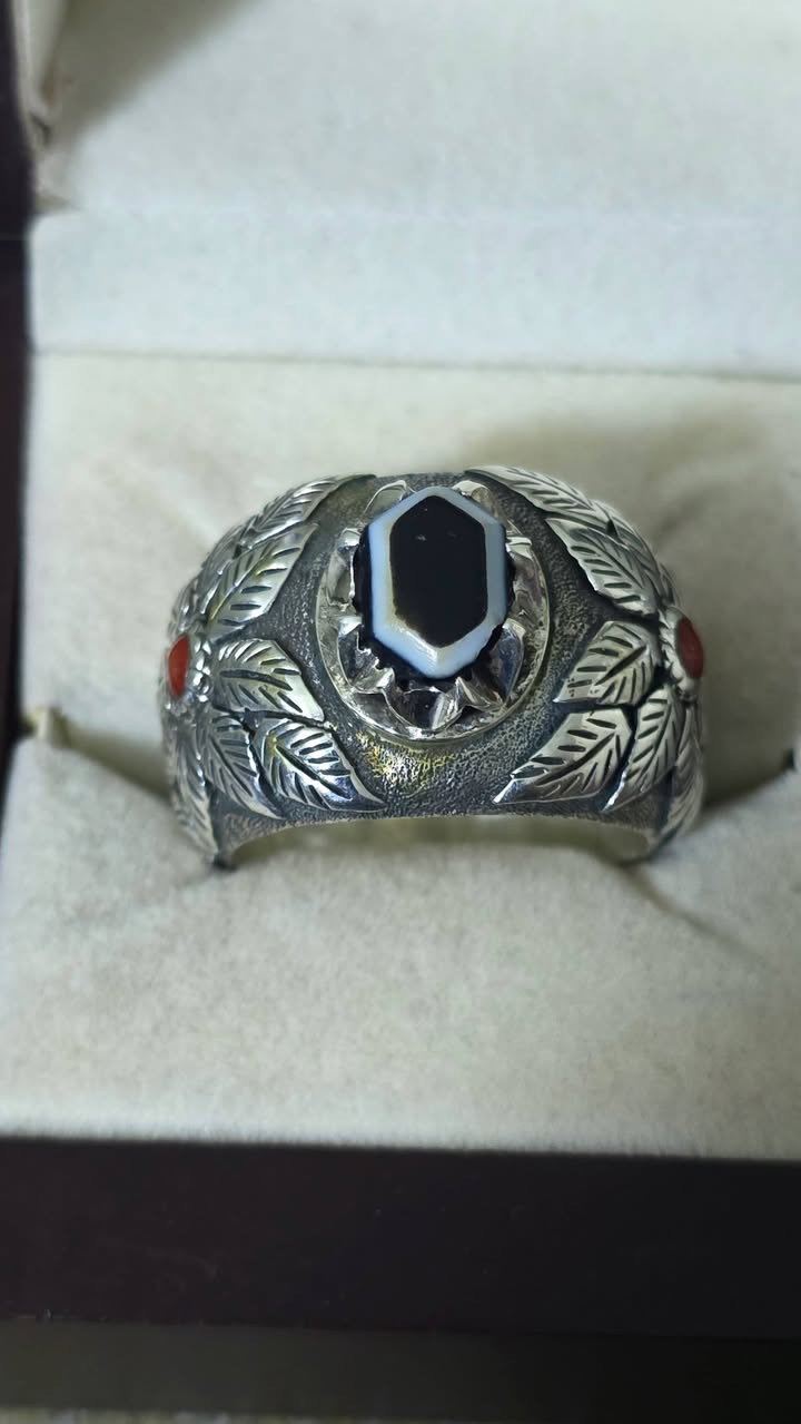 الجزع البقري الاصيل(للعرض فقط) 
صياغات المبدع الاخ العزيز
 ابو دُره الصايغ 
@إشارة


**إذا كنت صاحب هذا الإعلان وتريد حذفه لأي سبب، رجاءا أرسل رسالة إلى الدعم الفني**