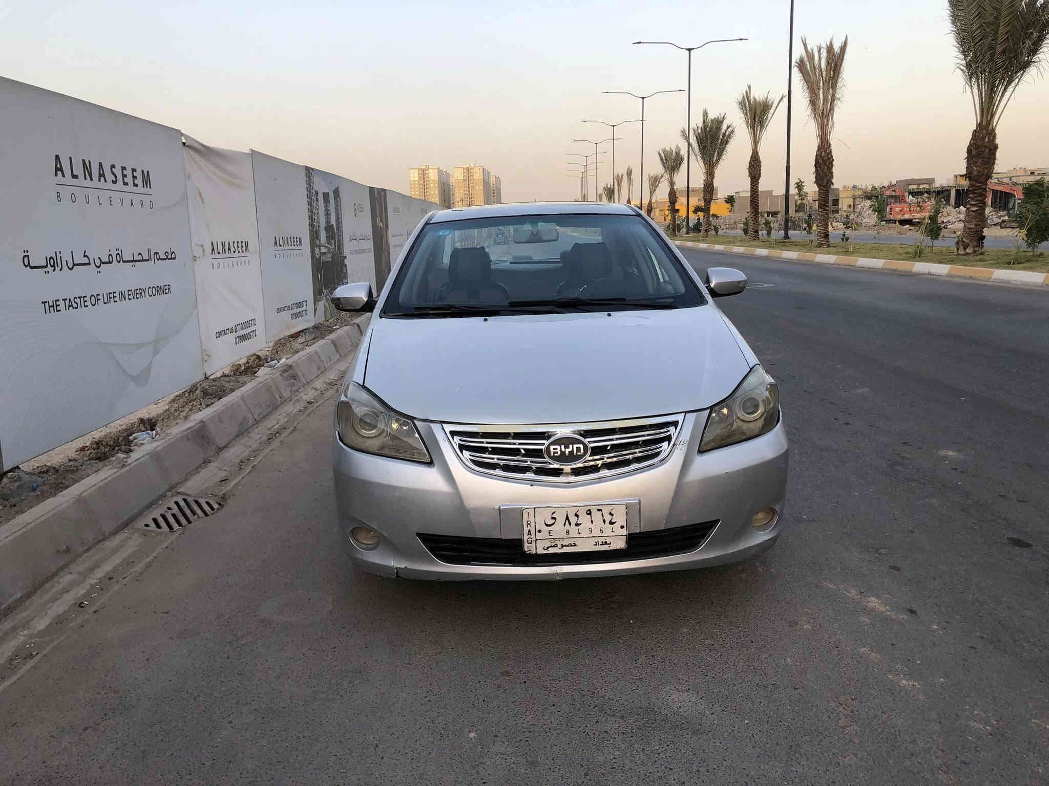 السلام عليكم للبيع BYD G3
السيارة كير عادي مكينة جديد 
تخم تاير جديد 
باتري جديد
كهربائات شغالة 
السيارة بيها نواقص خفيفة 
متوكفك بل شارع مستعجل علة بيعتها صاحب يريد تحويل ثاني يوم السعر ٥٢ وبيها مجال مكان السيارة بغداد 
رقم تلفون ***********
وتساب. ***********

