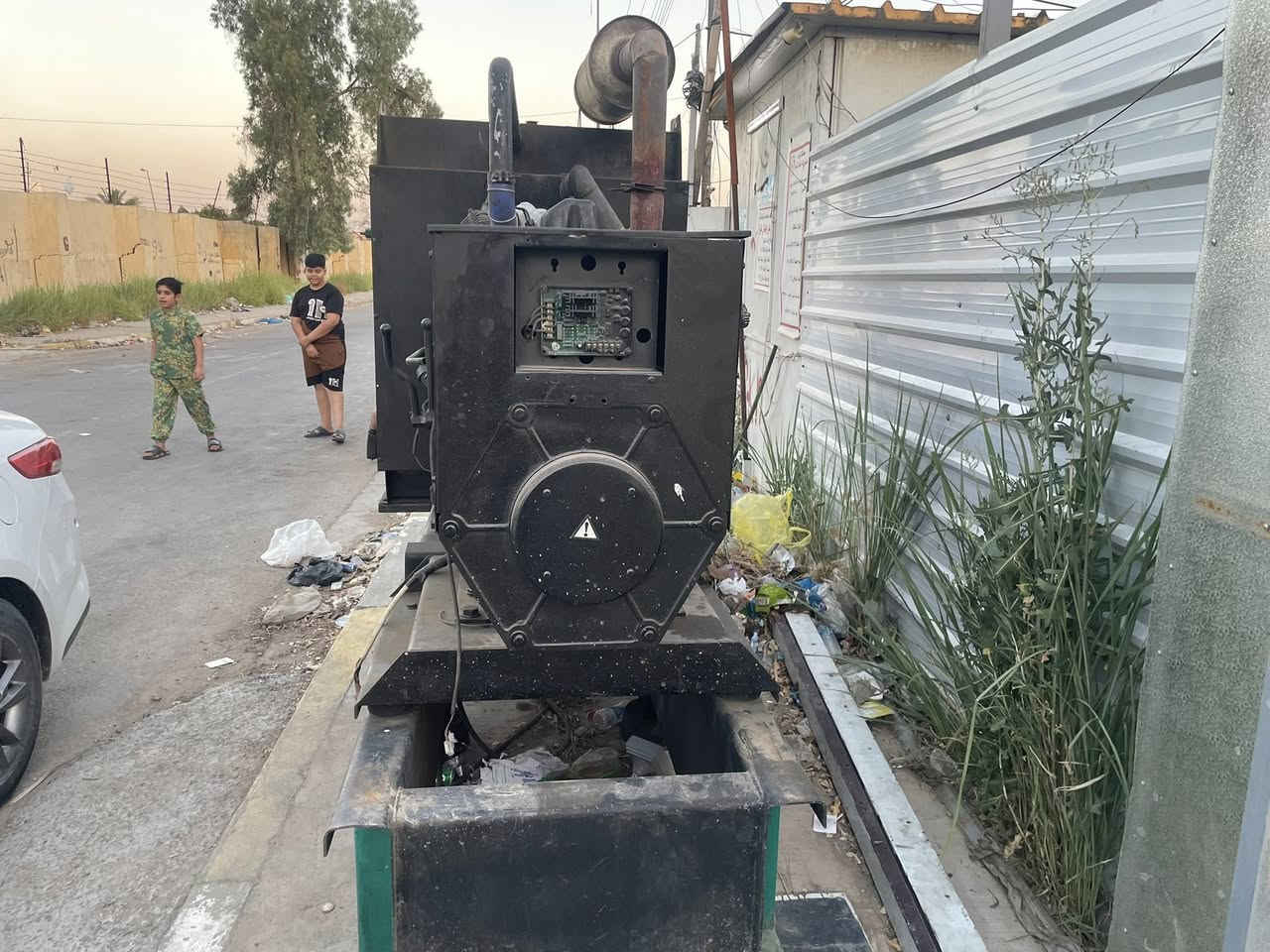السلام عليكم
سكنيا 94 قبق حديد 
توليد 200 KV
برودكشن ميكانيك 
المولده مجفته جديد لا تبخير لا تنقيص 
بيهه فطر بلسلندر ملحوم لا يمه مجره مي ولا دهن مكان مي ئثر مثل مموضح بلصوره 
السعر 55 
***********
