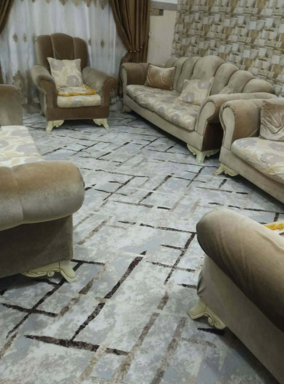 🔥دار للإيجار في هيما ستي بناء حديث 🔥

🔴مساحة 100 متر 

🟣مكون من طابقين 

🟤ط الاول مطبخ هول استقبال غرفة نوم صحيات ومناور 

⚫️ط الثاني غرفة نوم وهول وصحيات وبيتونا وسطح 

🔶ملاحظة ايجار الدار بدون اثاث 

🔵للاستفسار مراجعة المكتب او الاتصال على الأرقام 👇

#عروضات_مكتب_النبأ_السعيد_للعقار

☎️📞***********
☎️📞***********
