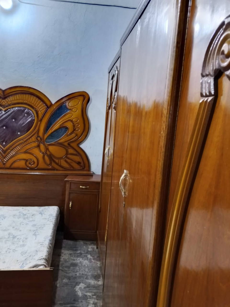550غرفه ست ابواب تزكام خمسه ملم صاج داخل وخارج زاويه كنتوريه بيهه رفوف بغداد الحسينيه مال الراشديه وعندي توصيل ***********

