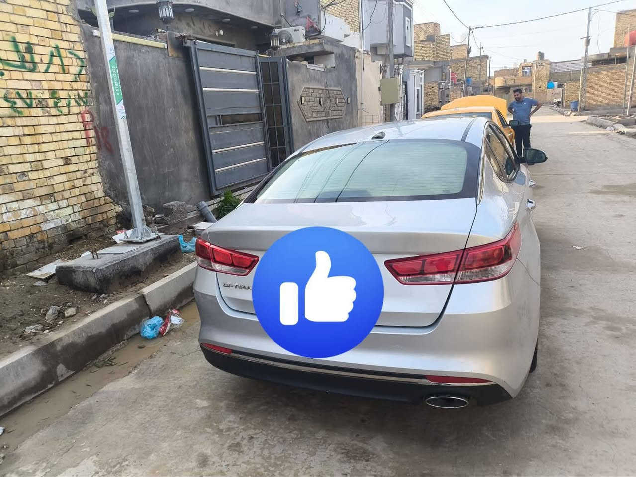 🚗 للبيع: كيا أوبتيما 2017 (وارد أمريكي) - نظافة واستخدام شخصي 🚗
السلام عليكم..#أنا مكلف بالنشر#
للبيع سيارة كيا أوبتيما موديل 2017، السيارة نظيفة جداً وشغلة جناي (استخدام شخصي)، وجاهزة من كلشي:
📌 المواصفات والتفاصيل:
الموديل: 2017.
الحادث: ضربة خشم البنيد فقط (حادث بسيط جداً)، ومصبوغ البنيد صبغ درجة أولى للتوحيد فقط.
السيارة: استخدام شخصي ومحافظ عليها، يعني مو مال معرض ولا شغل.
التحويل: المداور (التحويل) ثاني يوم مباشرةً، يعني أوراقها كاملة وجاهزة.
المميزات: شاشة أندرويد كبيرة، تحكم ستيرين، كاميرا، داخلية لونين، السيارة جاهزة من ناحية صدر ومحرك وتخم تاير.
💰 السعر: 142 ورقة (14,200$) وبيها مجال قليل جداً للشراي الطيب.
⚠️ تنبيه: إخواني أنا مكلف بالنشر فقط، لا تراسلوني على الخاص لأن ما عندي باقي التفاصيل.
للاستفسار والشراء، يرجى الاتصال بصاحب السيارة مباشرة:
📞 رقم الهاتف: [‏‪0783 000 7975‬‏]
