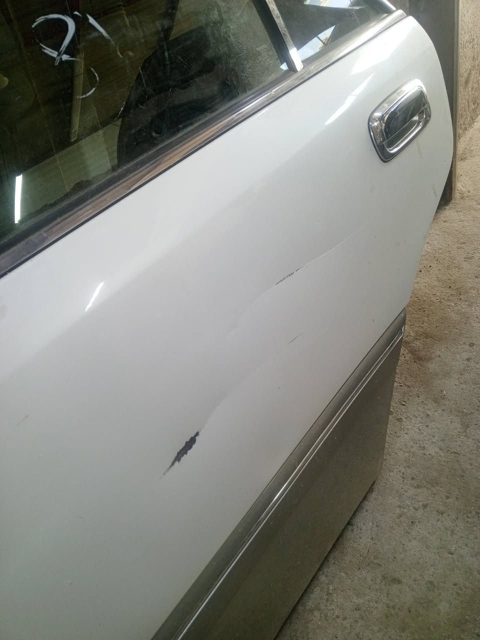 سلام عليكم باب خلفيه
جهت سائق باب نضيفه بيه هاي ضربه خفيفه 
وا دعميه هيه ول لحيه هم نضيفه مابيه شي 
الي تفيده يدخلي خاص او يخبرني 
***********
