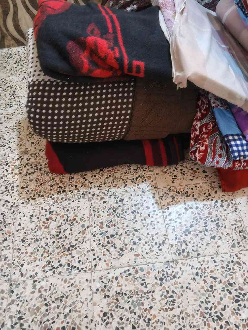غراض بيت للبيع فرن كهربائي شغال بس باب مكسور سعرة ب75 ألف+سنك مع البواري مالتة+دواشك نفر واحد عدد 5 وبطانيات 3 سعرها 25الف الشراي يراسلني على الخاص


**إذا كنت صاحب هذا الإعلان وتريد حذفه لأي سبب، رجاءا أرسل رسالة إلى الدعم الفني**