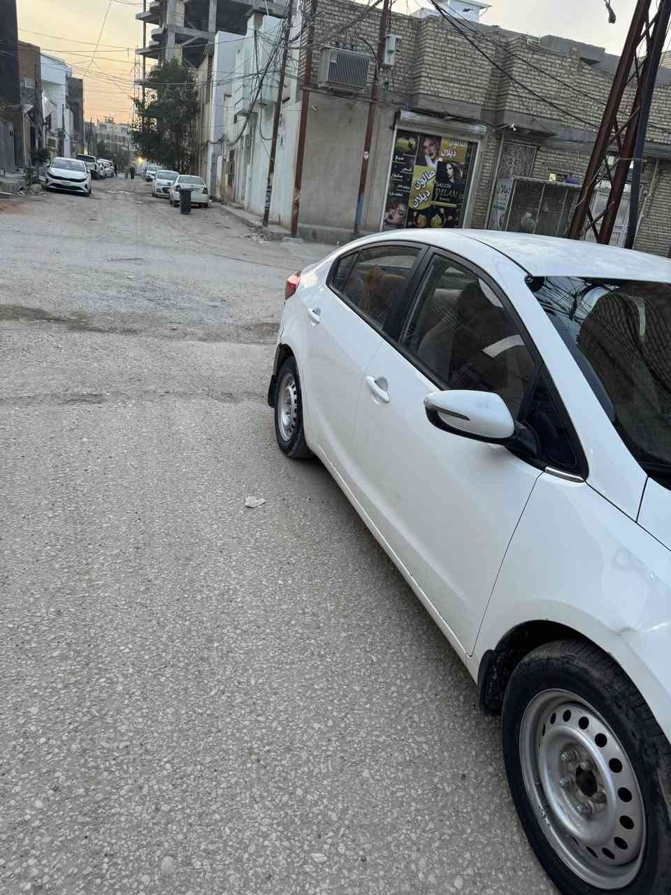 سيراتو 2014 بيها جاملغ امامي جهة السايق مرشوش السنويه يريد تحويل السعر 95 ورقه وبيها مجال مكانها النجف الأشرف 
 للتواصل***********
