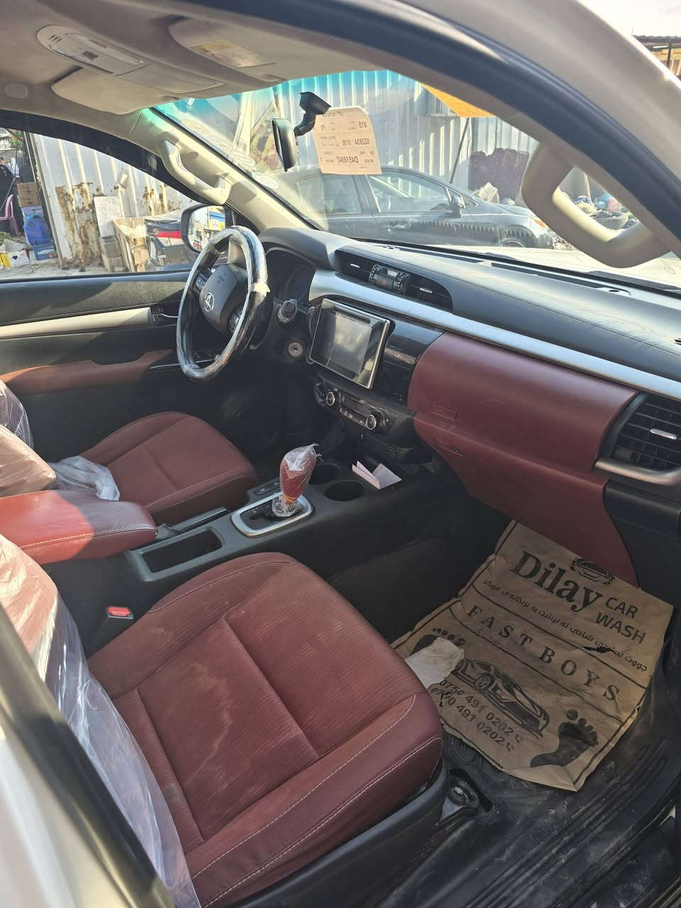 تيوته هايلوكس اسلندر4×4
موديل 2017مكفوله من الصبغ والبارد والكير ولمحرك
بيه ضربه بلبنيد ضربه بصيطه 
ماشيه 140
العنوان بغداد الشعب شارع عدن 
السعر 260وبيه مجال 
***********
