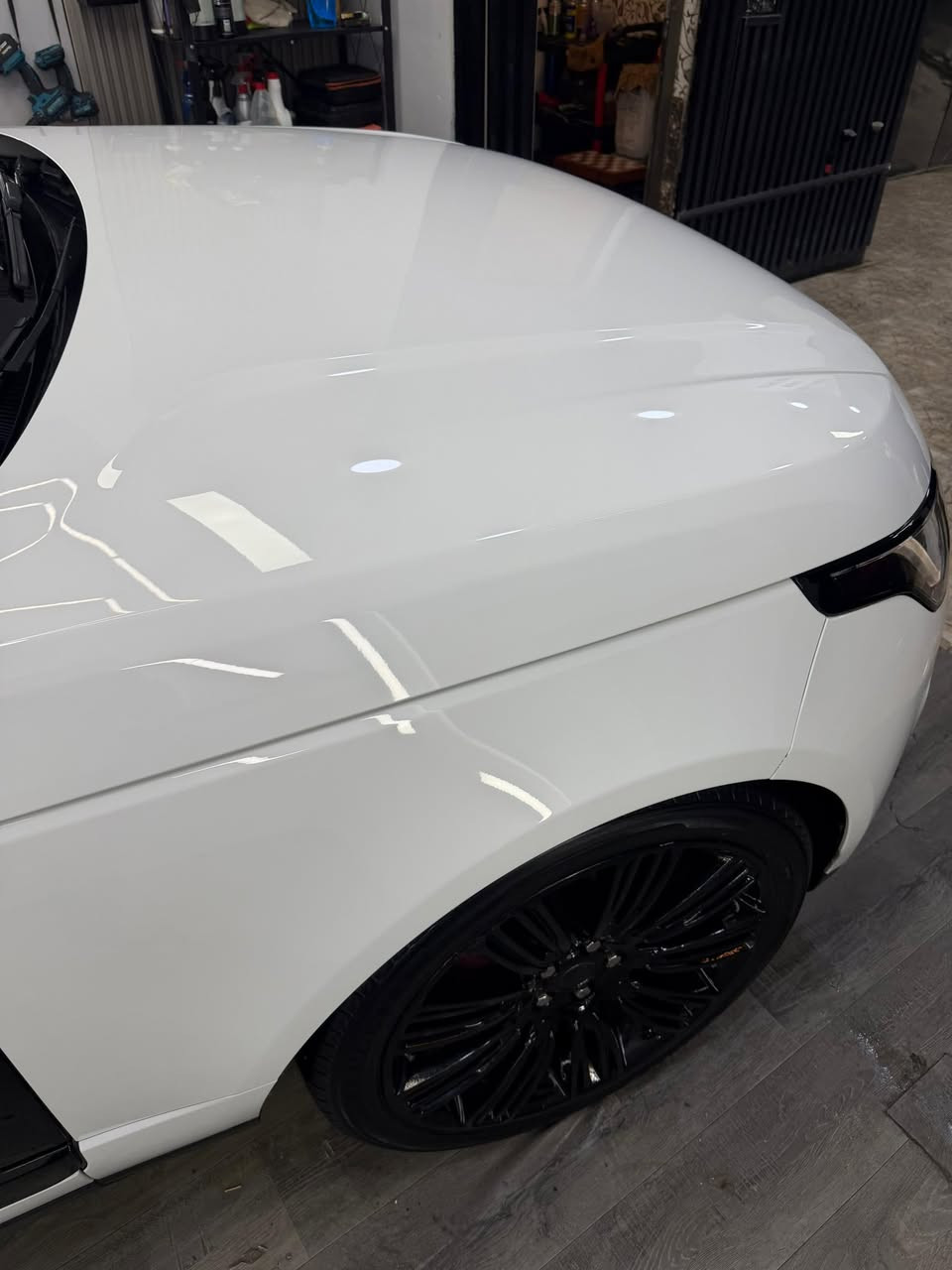 سلام عليكم 
رانج فوك 2019 خليجية وكالة سردار
ماشية 66  
رقم بغداد تحويل ثاني يوم
مواصفات معروفة
 محرك 6 سلندر HSE
فول مواصفات 
بنوراما
دوس كهرباء
كشنات جلد 
تحكم كشنات كهرباء صندوق كهرباء
داخل اوفت وايت 
شاشات كبيرة
جكات
لايات اربع عدسات اوتو

السيارة كلش نظيفة وجديدة بدون نقص ابد ملاحظة صغيرة شباب صار بيهة طخة بجاملغ الامامي ونصبغ ربع الجاملغ فقط على كد شبرين الباقي كلة مكفول 

السعر 45 بيهة مجال بسيط
مكان السيارة بغداد البنوك

للاستفسار اكثر ***********
