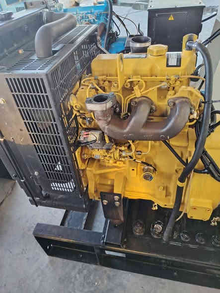 تم بحمد الله تعالى وصول مولد جوندير 3سلندر 30KVA
اجويتر سيت بلادي نظام حماية كامل تشغيل أو إطفاء ذاتي مكينة أوربية غير مشتغل بالعراق عداد العمل700ساعة مشتغل 30KVA نضافة 90% زورنة في موقعنة ديالى بعقوبة الصناعة الثانية مقابيل نهاية حي المعلمين
للاستفسار الاتصال على الأرقام التالية
***********
***********
من الله التوفيق
