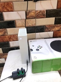 اكس بوكس S • ٢٠٢٣ • شاحن وبطاريتين