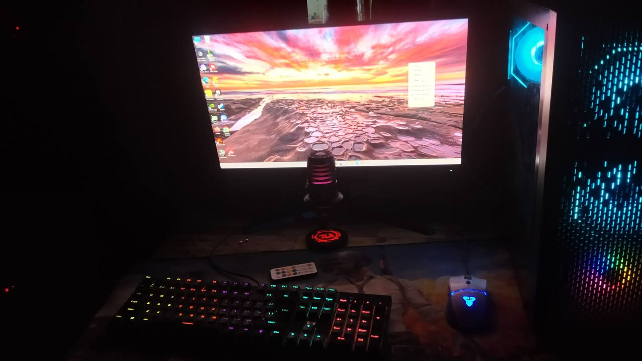 ​🛠️ مواصفات الكيس (PC Build):
المعالج: AMD Ryzen 5 5500

​كرت الشاشة: NVIDIA RTX 2060 12GB

​الرامات: 16GB (2x8GB)

​اللوحة الأم: B550

​مغذي الطاقة: Power Supply 600W

​🖥️ الشاشة:

​AOC Gaming (180Hz / Fast IPS / 0.5ms / sRGB 133%)

​⌨️🖱️ الملحقات:

​كيبورد ميكانيكي: Fantech (Red Switch)

​ماوس احترافي: Fantech

​💰 الأسعار والعروض:

​🟢 سعر الكيس لوحده: 790 ألف (قفل) 

​🟢 سعر الشاشة مع الكيس: 900 ألف 

​🟢 سعر الكيبورد منفصل: 25 ألف 

​🟢 سعر الماوس منفصل: 20 ألف 

​🎁 العرض الخاص: عند شراء الكيس مع الشاشة، تحصل على الكيبورد والماوس هدية مجانية!

​📞 لتواصل والاستفسار (واتساب أو اتصال):

***********
